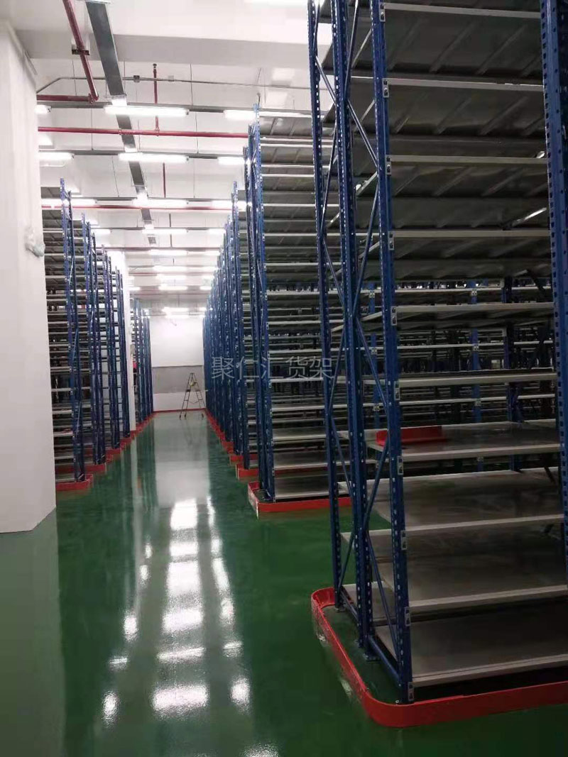 蓝白相间中型货架