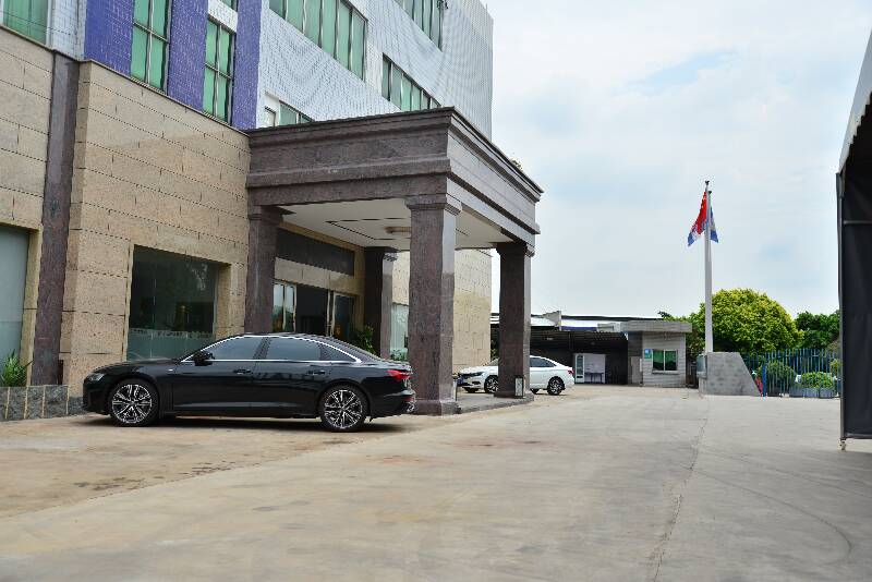 聚仁汇厂门口